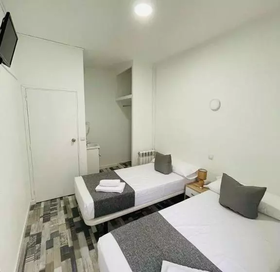 پانسیون Hostal Noche Y Dia