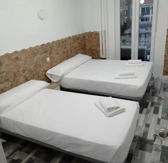 پانسیون Hostal Noche Y Dia