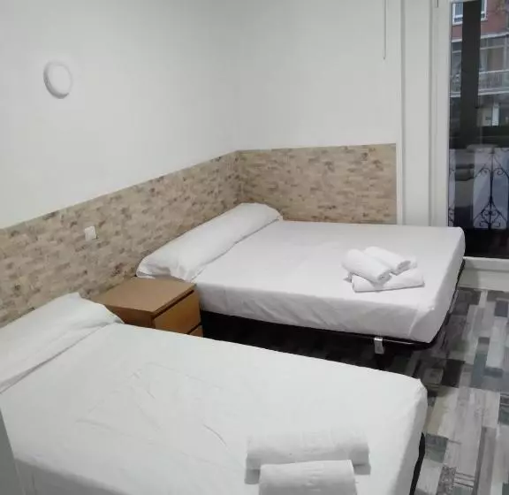 پانسیون Hostal Noche Y Dia