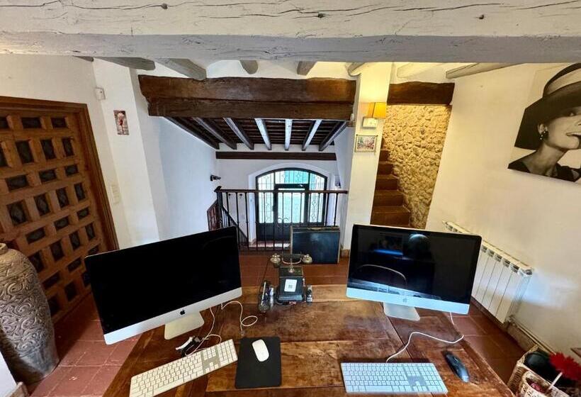 Aamiaismajoitus (B&B) Barri Antic Cambrils