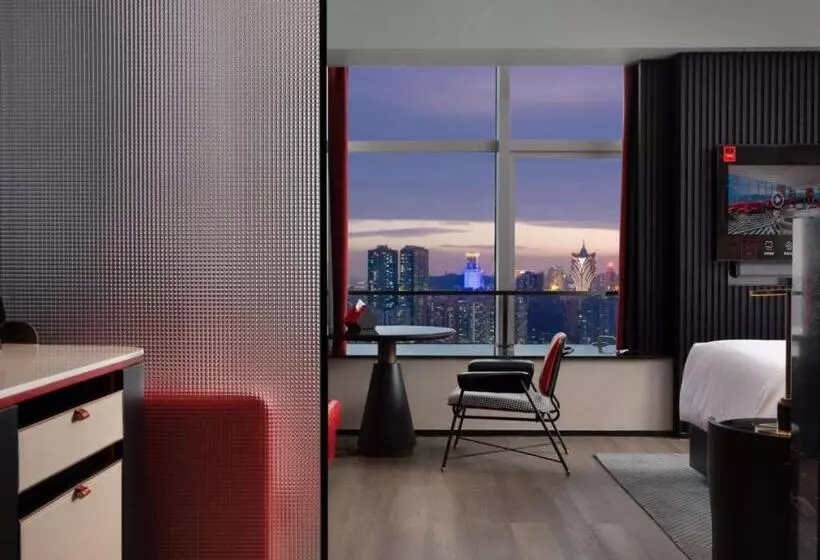 Radisson Red Hotel Zhuhai Gongbei Port