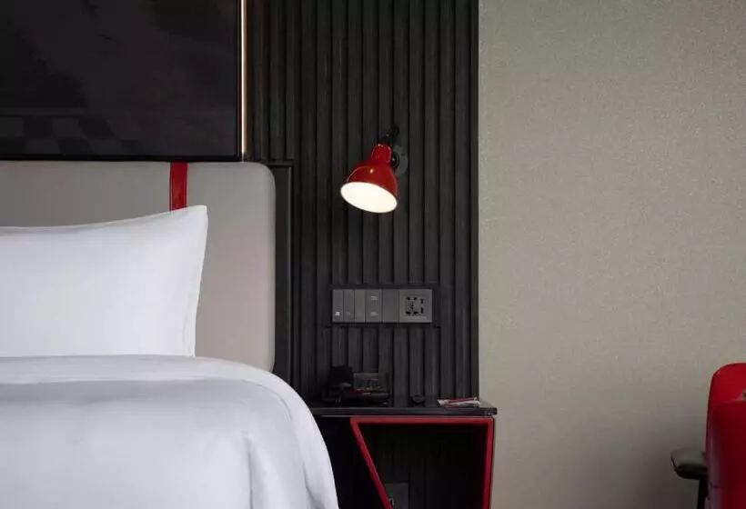 Radisson Red Hotel Zhuhai Gongbei Port