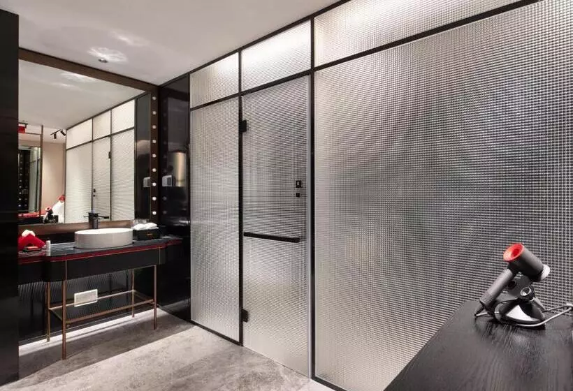 Radisson Red Hotel Zhuhai Gongbei Port