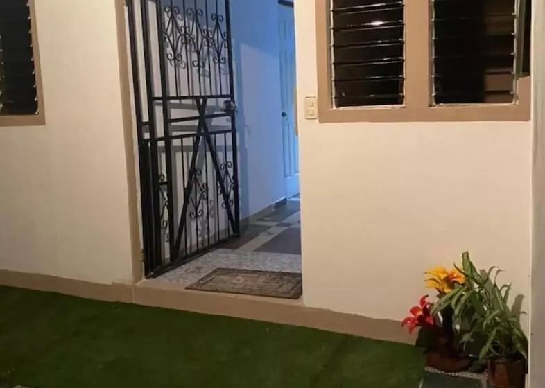 پانسیون Hostal Claros