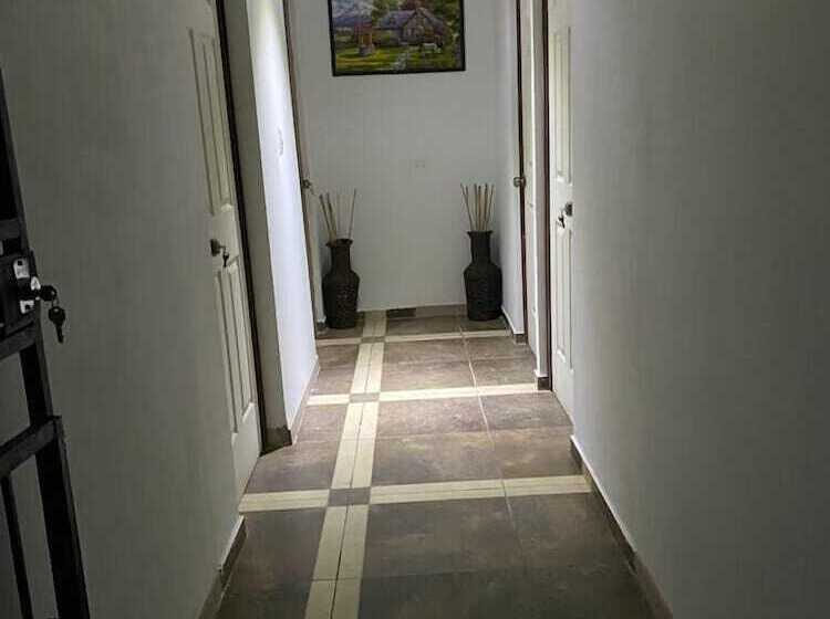 پانسیون Hostal Claros