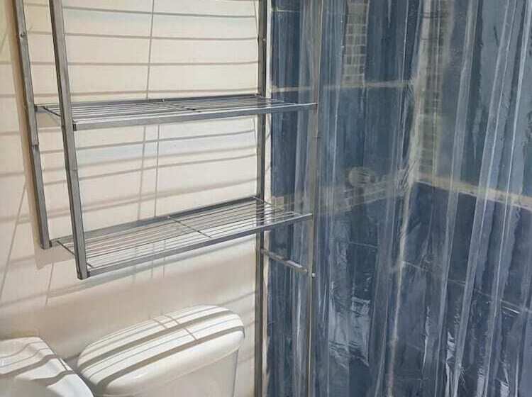 پانسیون Hostal Claros