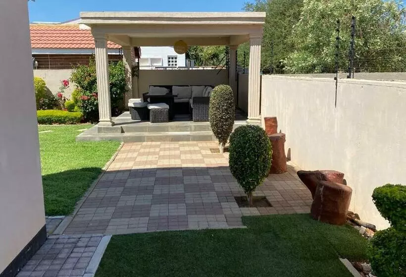 پانسیون Magville Guest House