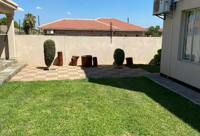 پانسیون Magville Guest House