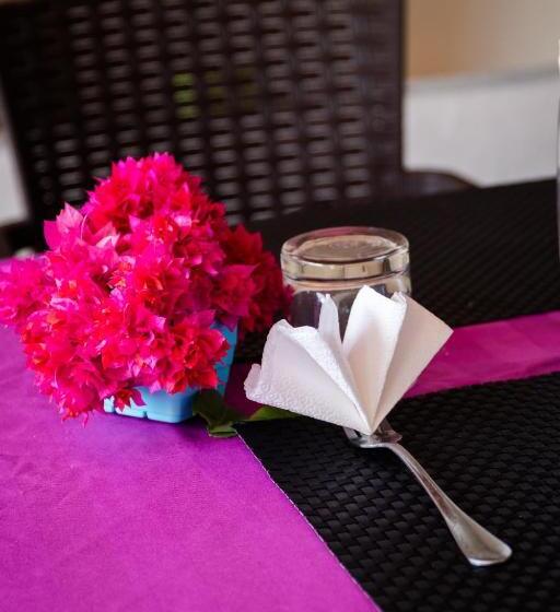 پانسیون Ninos K.guraidhoo