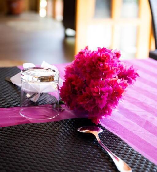 پانسیون Ninos K.guraidhoo