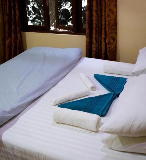 پانسیون Ninos K.guraidhoo