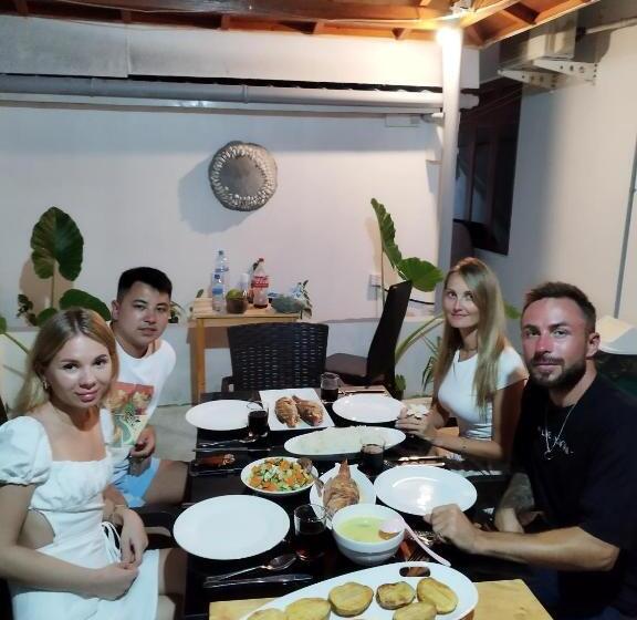 پانسیون Ninos K.guraidhoo