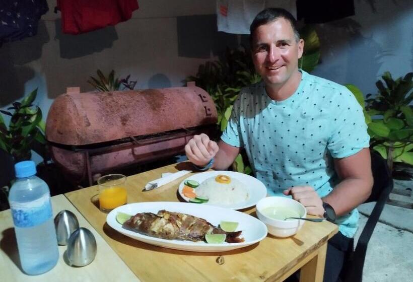 پانسیون Ninos K.guraidhoo