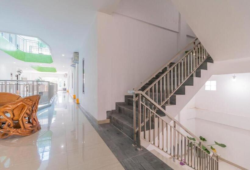 Urbanview Hotel Ephe Palembang