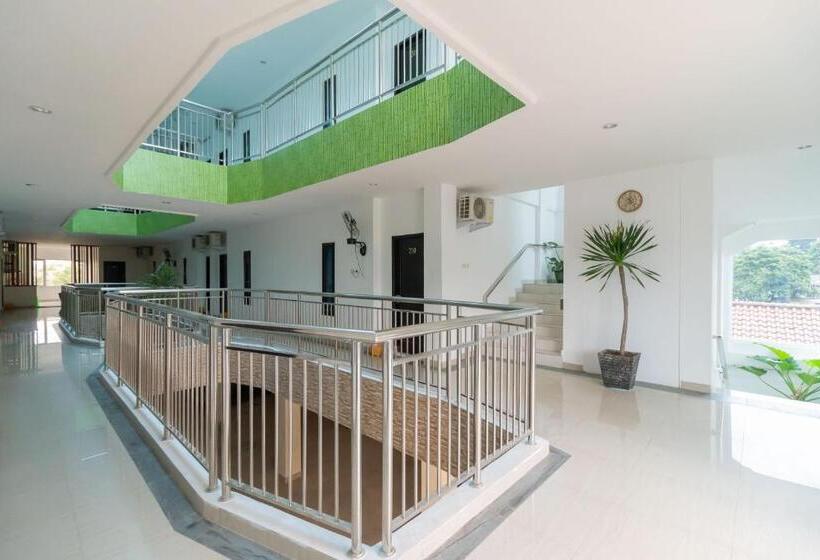 Urbanview Hotel Ephe Palembang