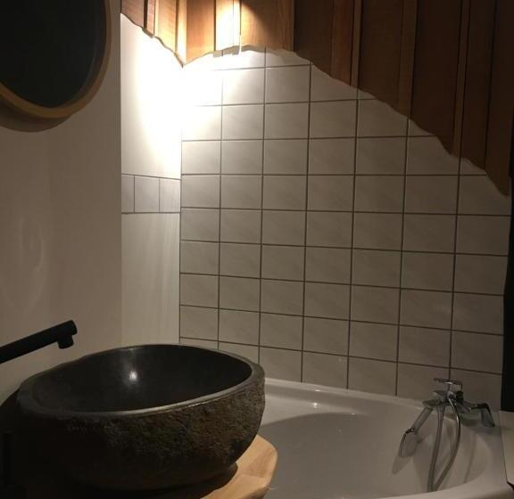 تختخواب و صبحانه Bois & Repos