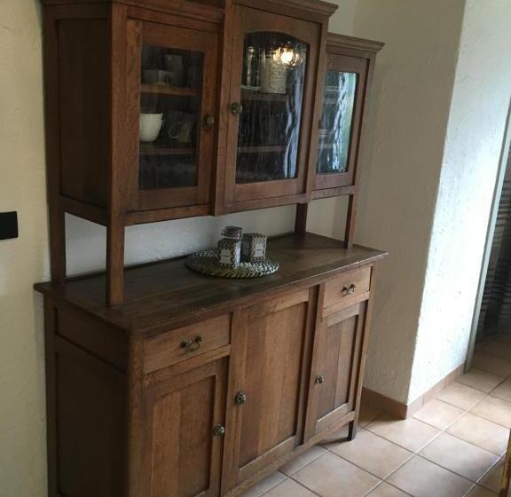 تختخواب و صبحانه Bois & Repos