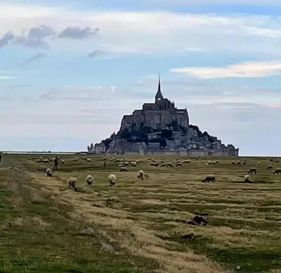 ベッドアンドブレックファースト La Tour Cachée