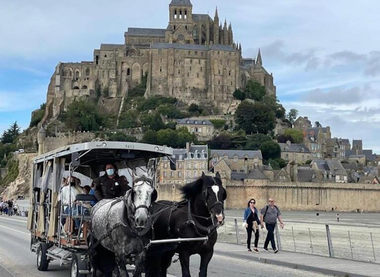 ベッドアンドブレックファースト La Tour Cachée