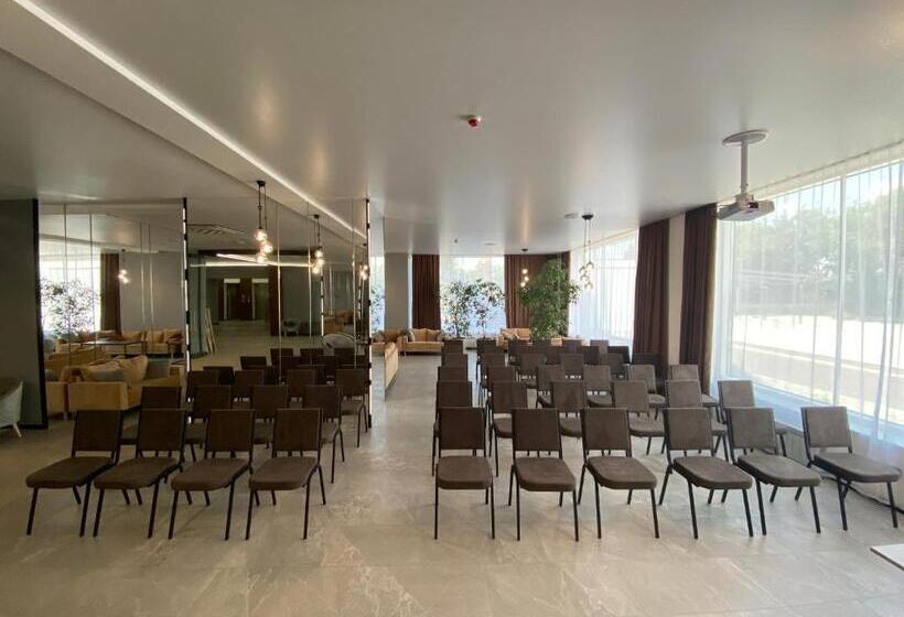 فندق Optima Collection Kamianske