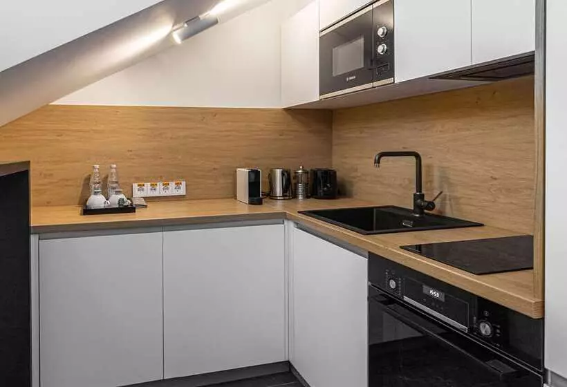 هتل The Basilian Minsk, Curio Collection By Hilton