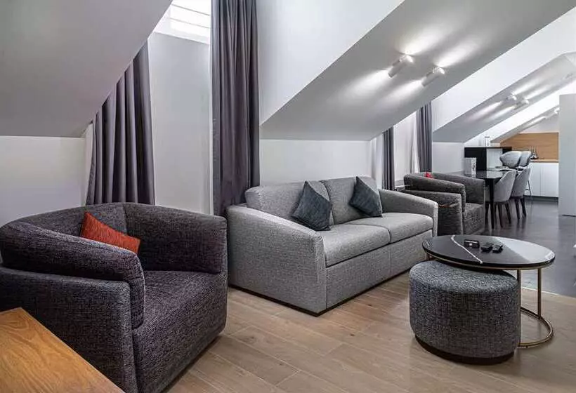 هتل The Basilian Minsk, Curio Collection By Hilton