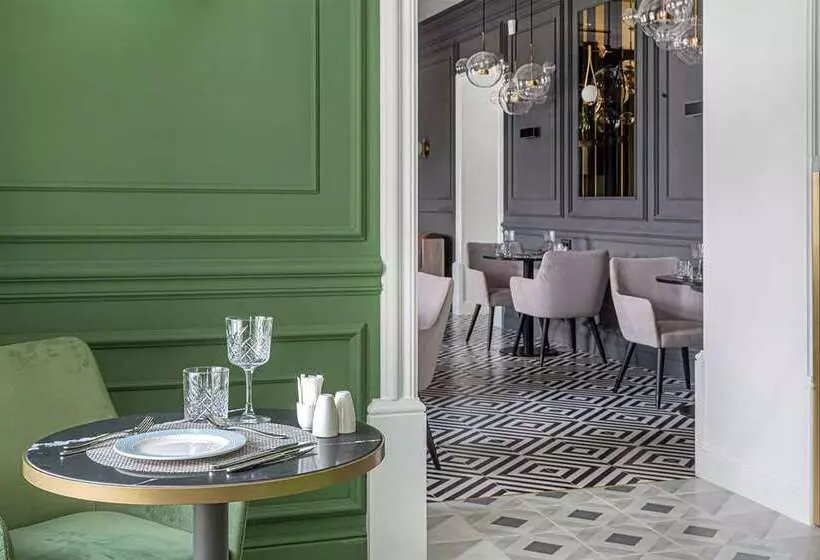 هتل The Basilian Minsk, Curio Collection By Hilton