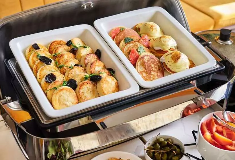 هتل The Basilian Minsk, Curio Collection By Hilton