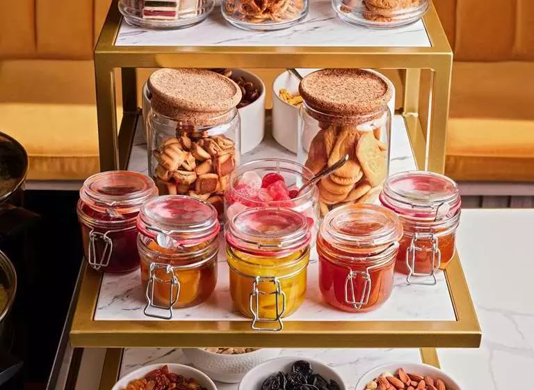 هتل The Basilian Minsk, Curio Collection By Hilton