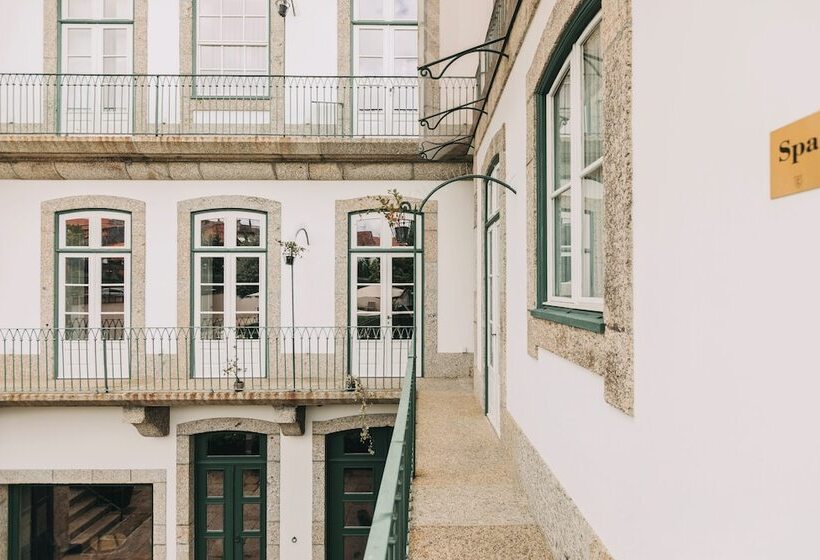 پانسیون Torel Royal Court