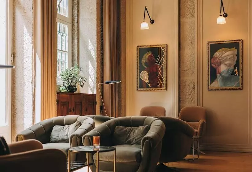 Majatalo Torel Royal Court