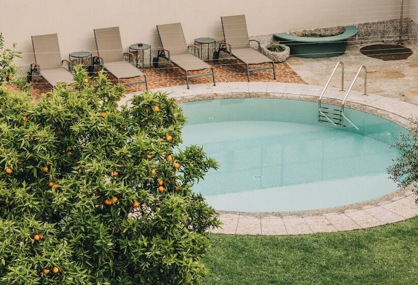 پانسیون Torel Royal Court