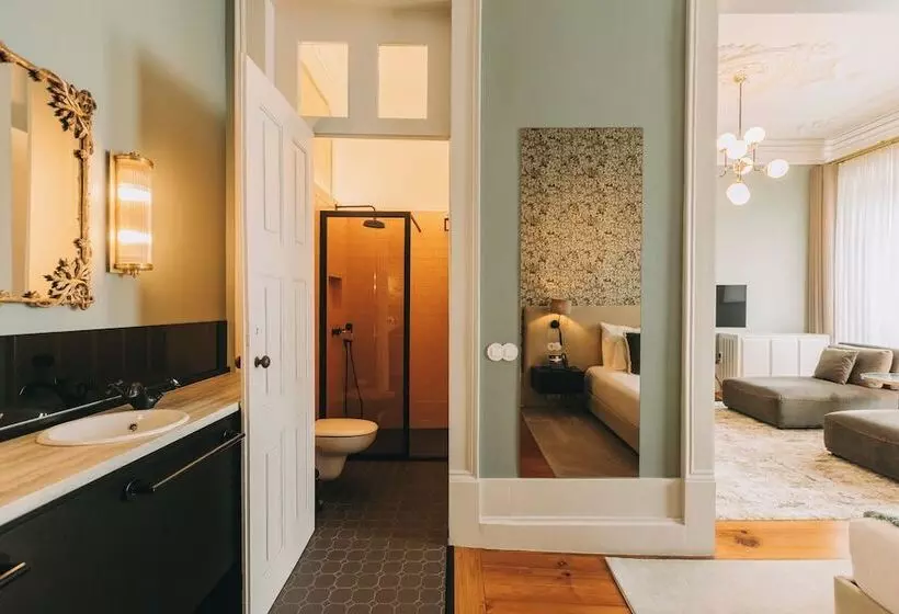 Majatalo Torel Royal Court