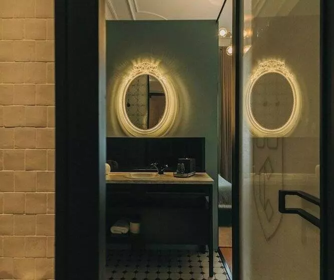 Majatalo Torel Royal Court