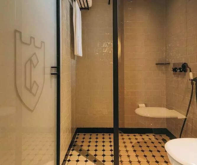 Majatalo Torel Royal Court