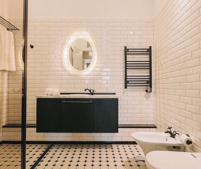 پانسیون Torel Royal Court