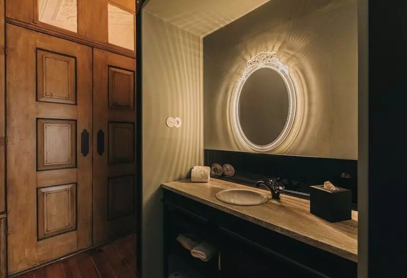 Majatalo Torel Royal Court