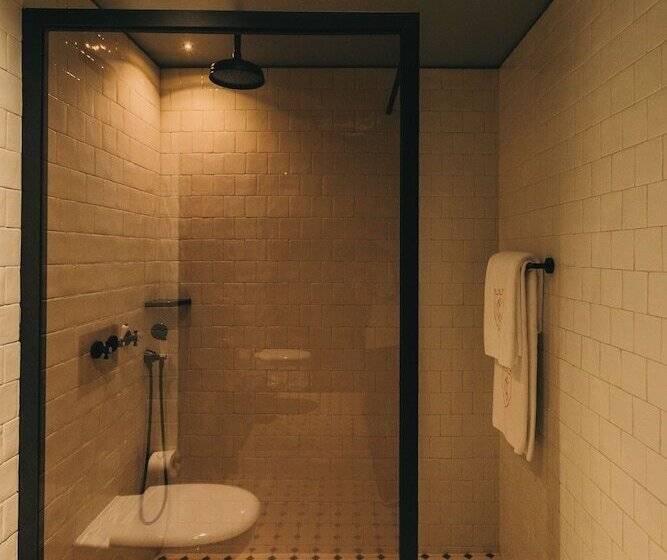 پانسیون Torel Royal Court