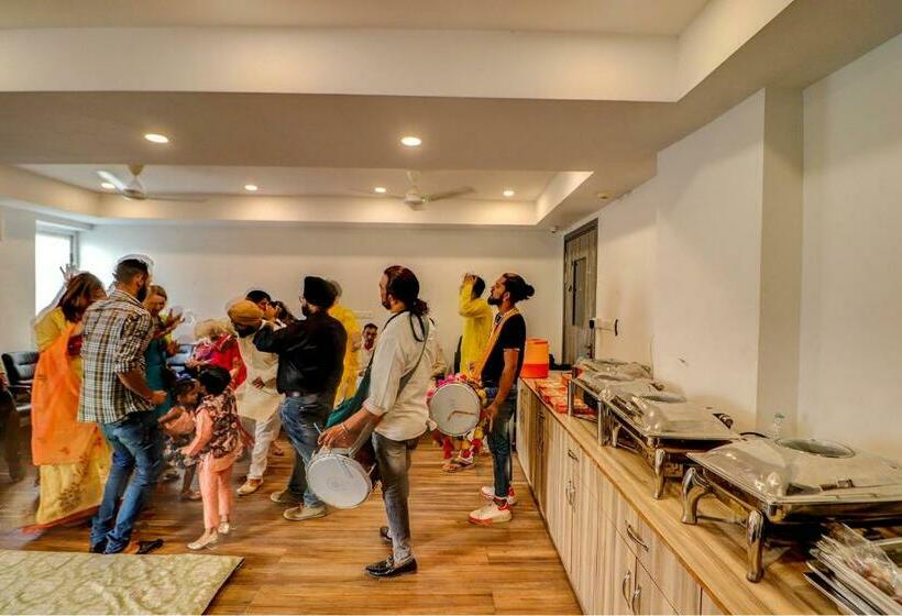 Fabhotel F9 Kirti Nagar