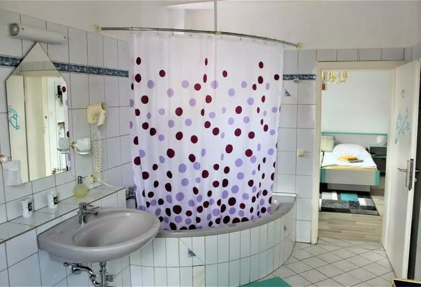 Hotelli Zur Post Schwanheim