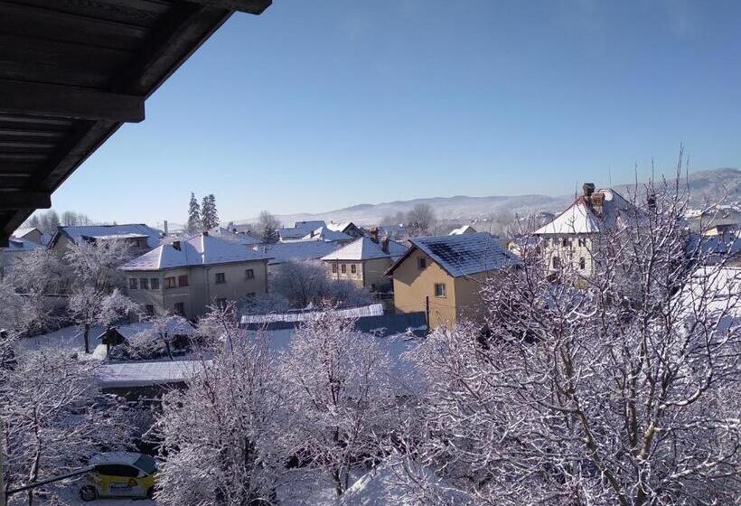 بنسيون Casa Romaneasca