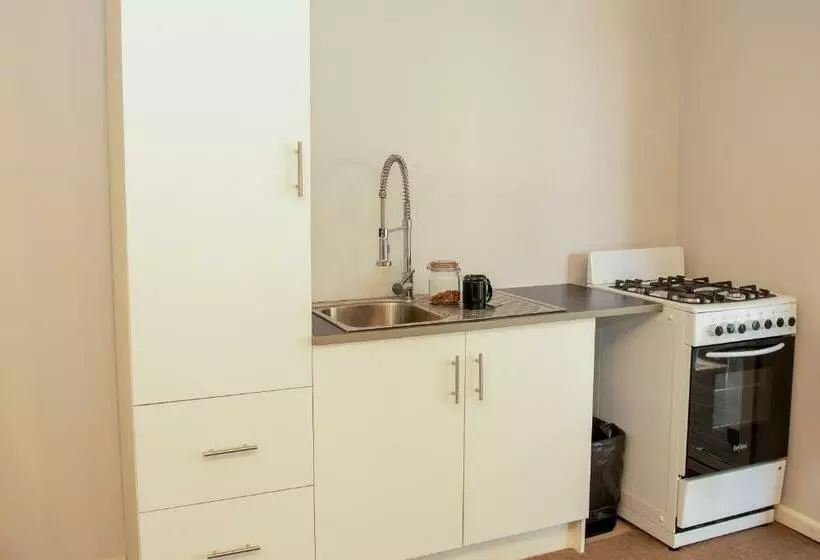 پانسیون Cozy And Spacious Studio With Sunny Deck