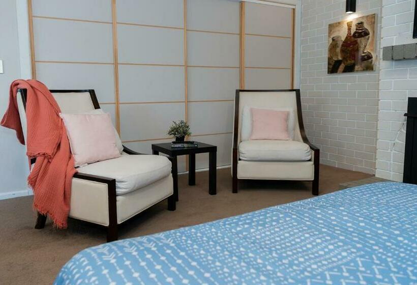 膳宿费 Cozy And Spacious Studio With Sunny Deck