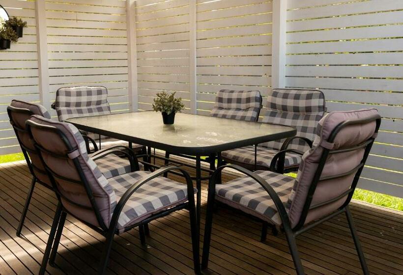 膳宿费 Cozy And Spacious Studio With Sunny Deck