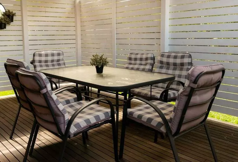 پانسیون Cozy And Spacious Studio With Sunny Deck