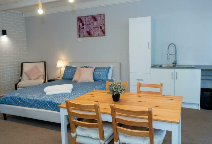 膳宿费 Cozy And Spacious Studio With Sunny Deck