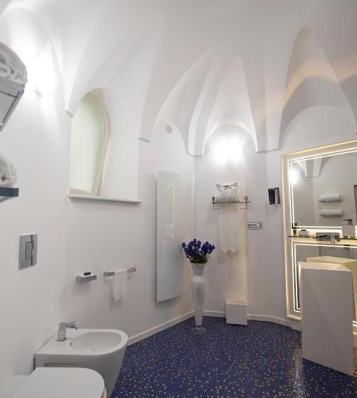 ペンション La Rondinaia