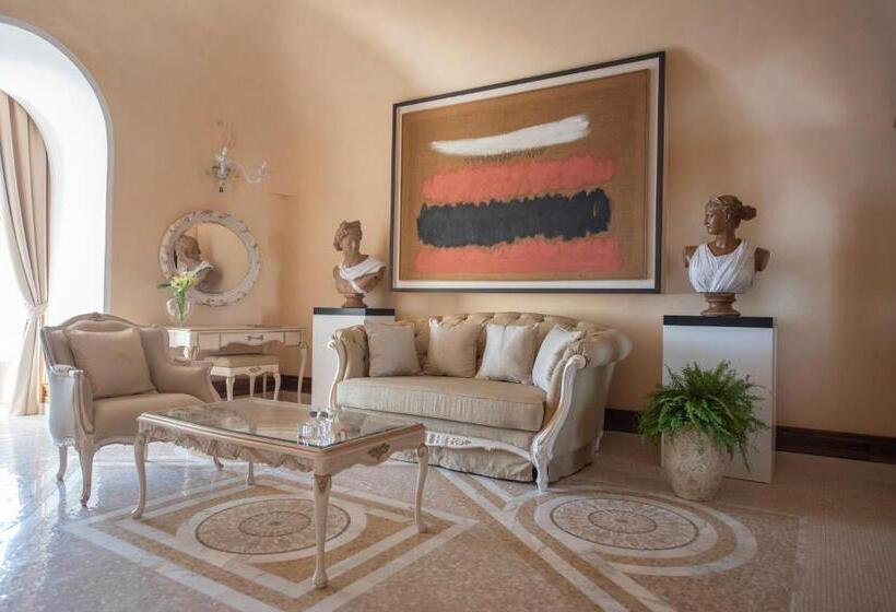 ペンション La Rondinaia