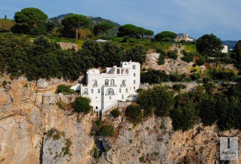 ペンション La Rondinaia