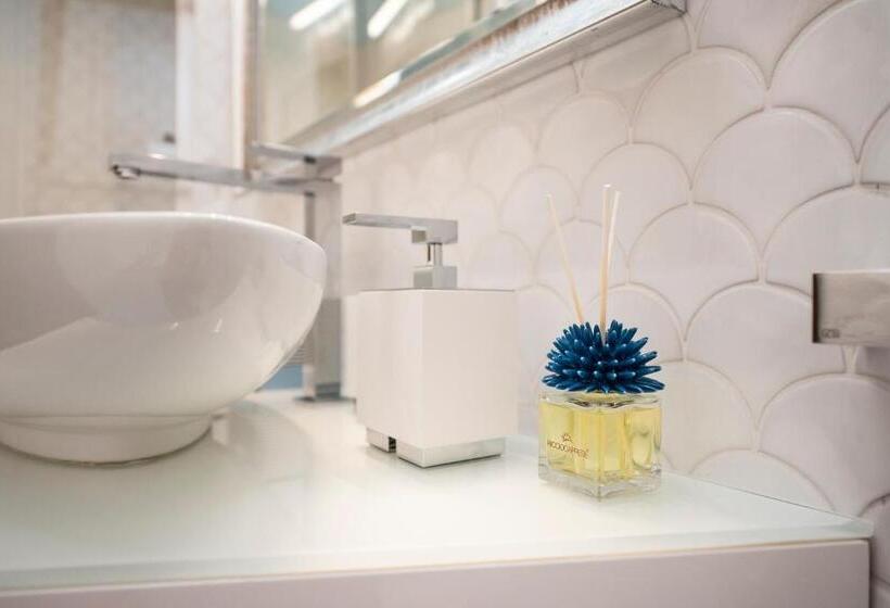 ペンション La Rondinaia